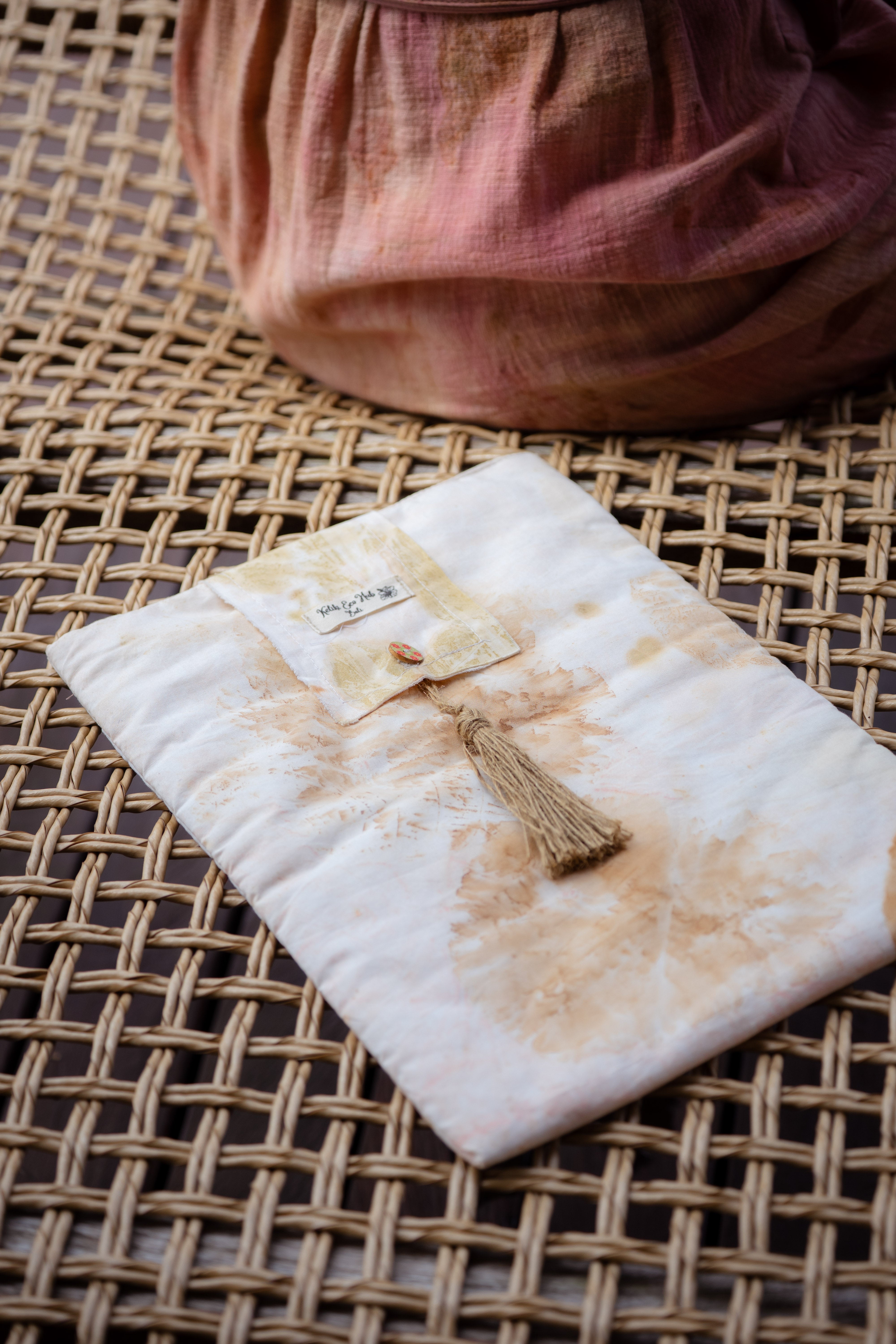 Sari Laptop Cover β Natural Cotton Fabrics π»πΏ